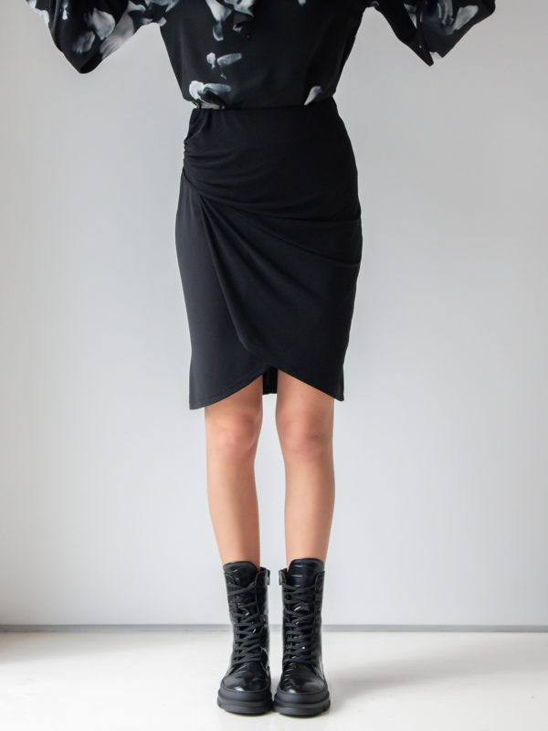 Sotris collection | Μαύρη ντραπέ μίντι φούστα
