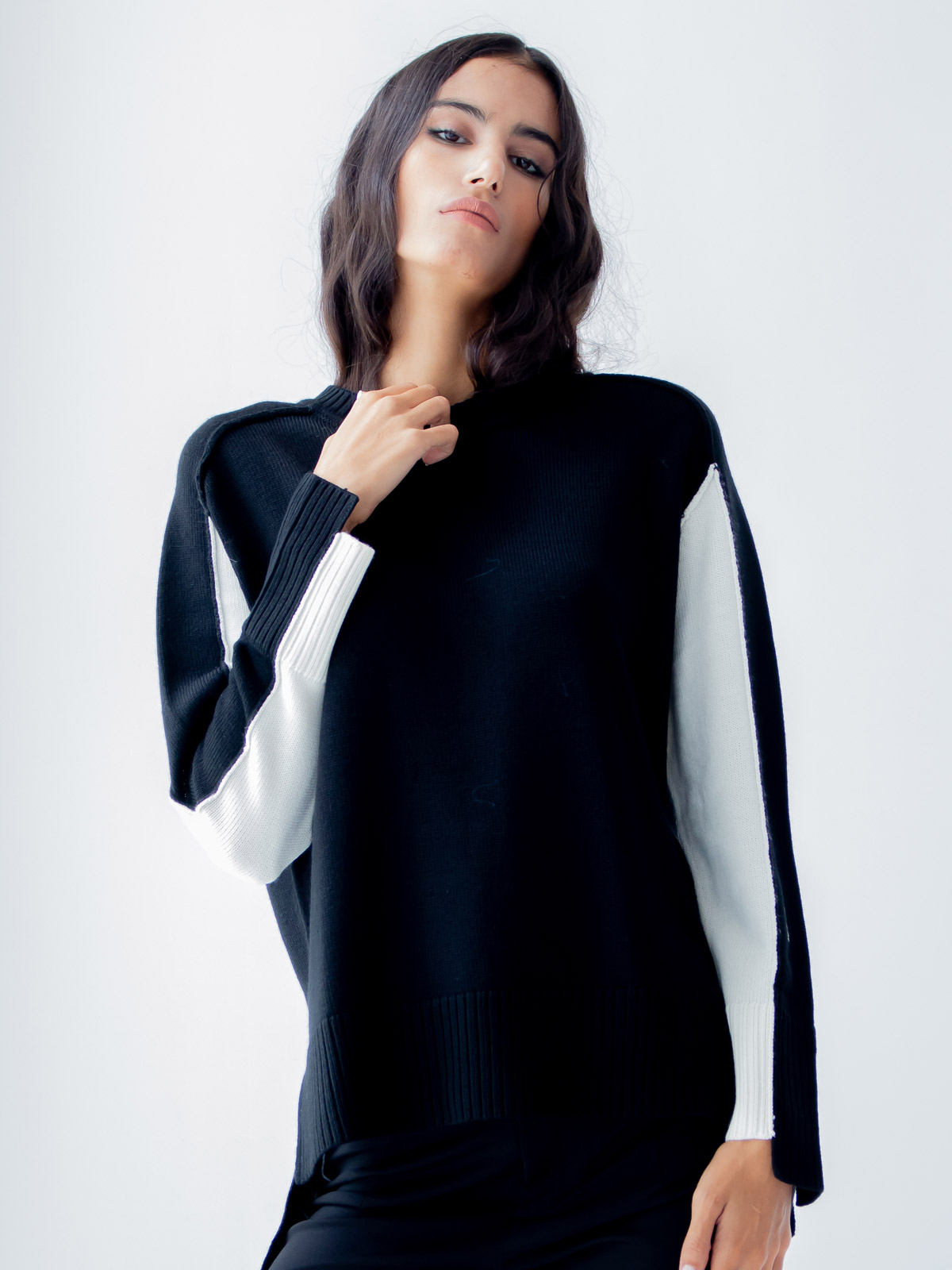 Ice Play | Sweater with bicolor sleeves